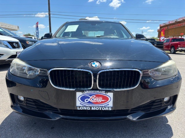BMW 3 Series Vehicle Full-screen Gallery Image 02