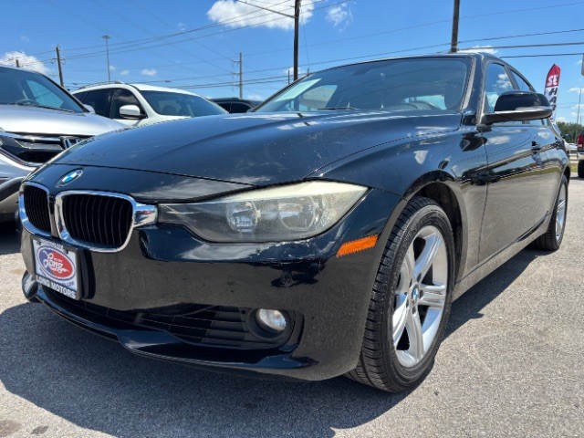 BMW 3 Series Vehicle Full-screen Gallery Image 03