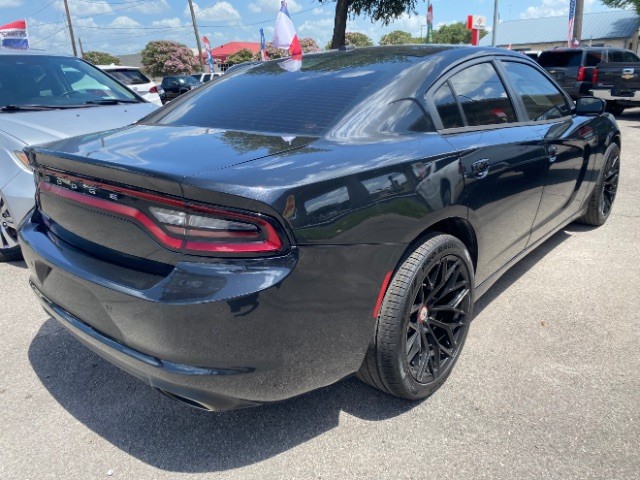 Dodge Charger Vehicle Full-screen Gallery Image 04