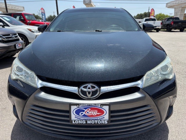 Toyota Camry Vehicle Full-screen Gallery Image 02