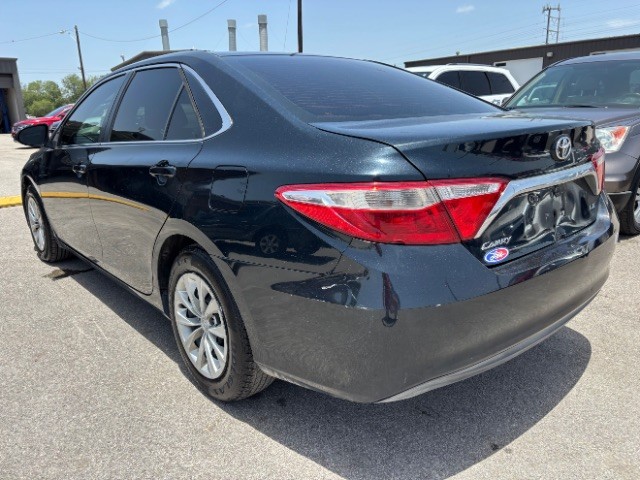 Toyota Camry Vehicle Full-screen Gallery Image 04