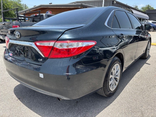 Toyota Camry Vehicle Full-screen Gallery Image 05