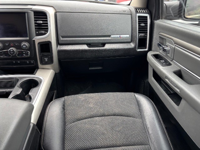 Ram 1500 Vehicle Full-screen Gallery Image 09