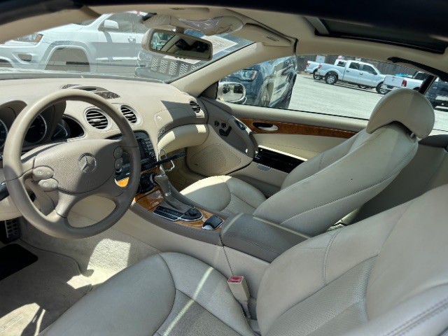 Mercedes-Benz SL-Class Vehicle Full-screen Gallery Image 07