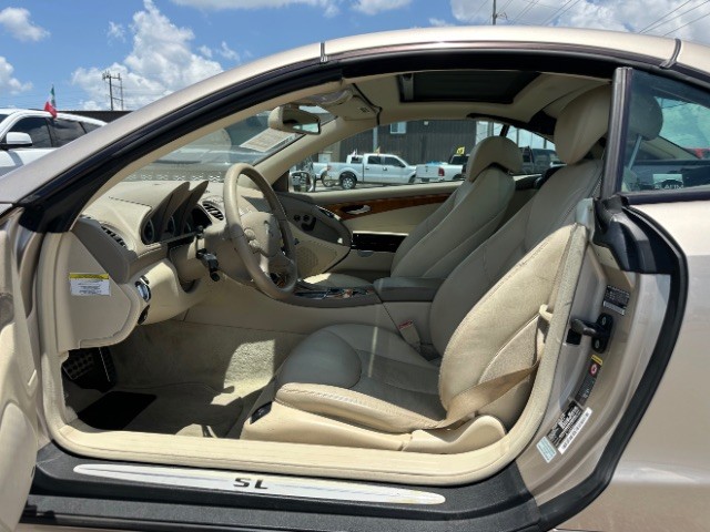 Mercedes-Benz SL-Class Vehicle Full-screen Gallery Image 08