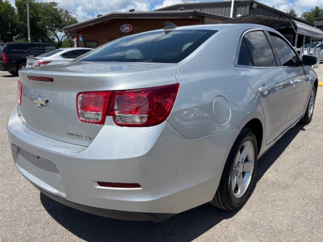 Chevrolet Malibu Vehicle Full-screen Gallery Image 04