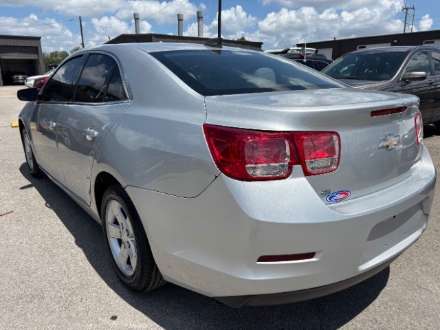 Chevrolet Malibu Vehicle Full-screen Gallery Image 05