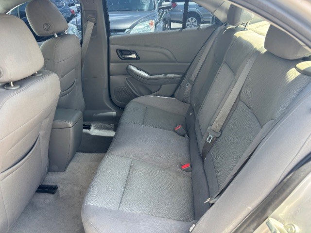 Chevrolet Malibu Vehicle Full-screen Gallery Image 06
