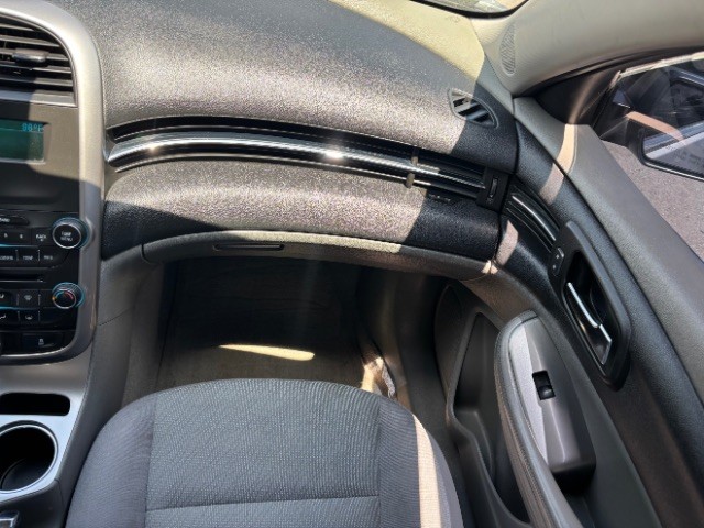 Chevrolet Malibu Vehicle Full-screen Gallery Image 09