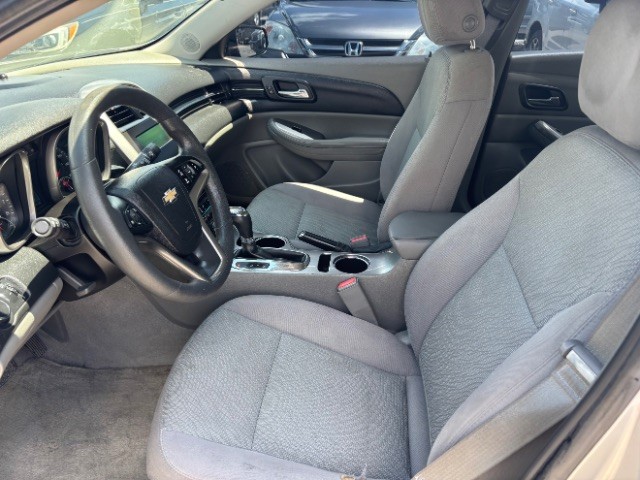 Chevrolet Malibu Vehicle Full-screen Gallery Image 10