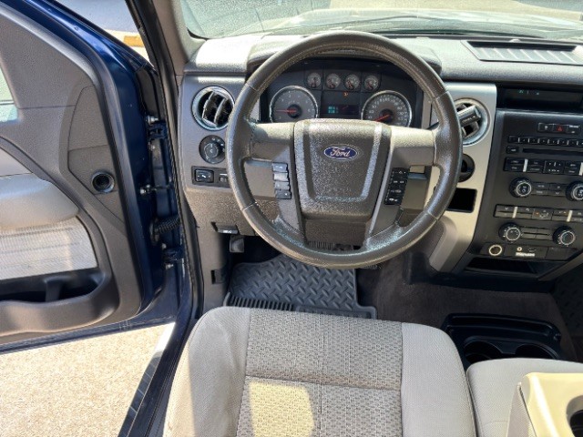Ford F-150 Vehicle Full-screen Gallery Image 08