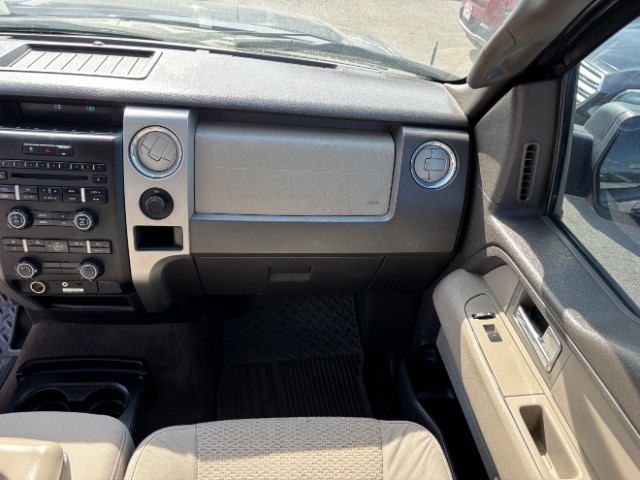 Ford F-150 Vehicle Full-screen Gallery Image 09