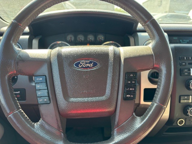 Ford F-150 Vehicle Full-screen Gallery Image 11