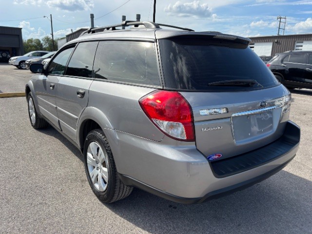 Subaru Outback Vehicle Full-screen Gallery Image 04