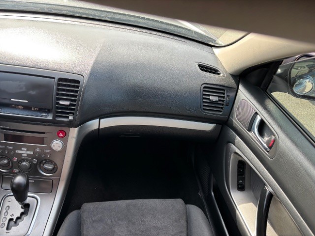 Subaru Outback Vehicle Full-screen Gallery Image 09