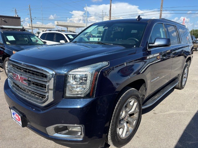 GMC Yukon XL Vehicle Full-screen Gallery Image 03