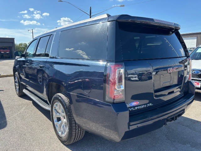 GMC Yukon XL Vehicle Full-screen Gallery Image 04