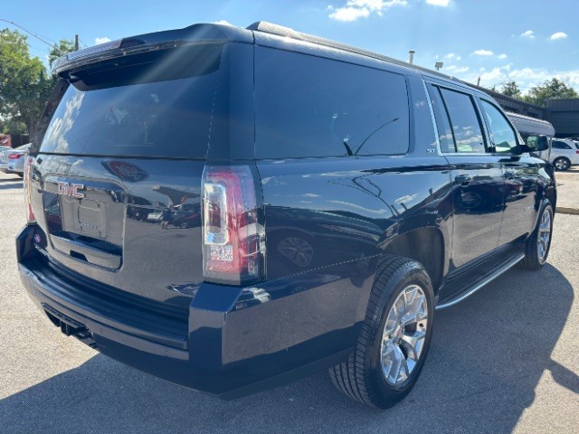 GMC Yukon XL Vehicle Full-screen Gallery Image 05