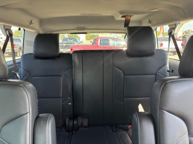 GMC Yukon XL Vehicle Full-screen Gallery Image 07