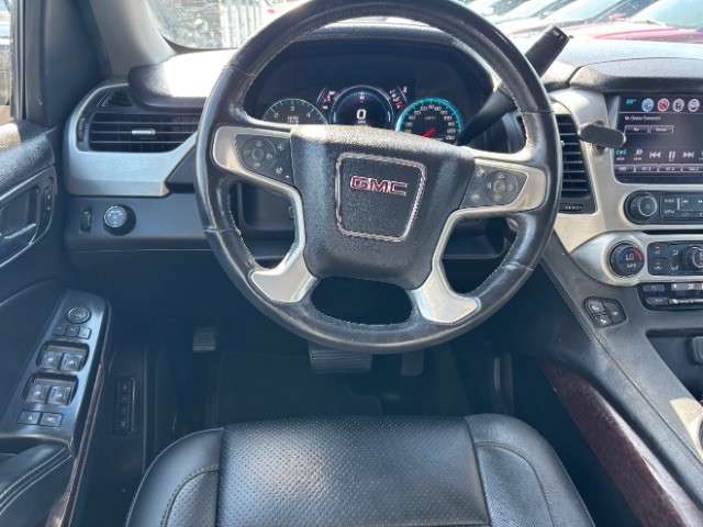 GMC Yukon XL Vehicle Full-screen Gallery Image 09