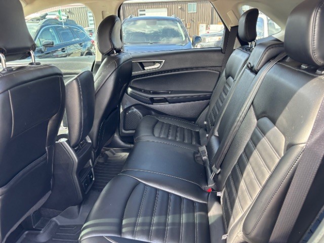 Ford Edge Vehicle Full-screen Gallery Image 06