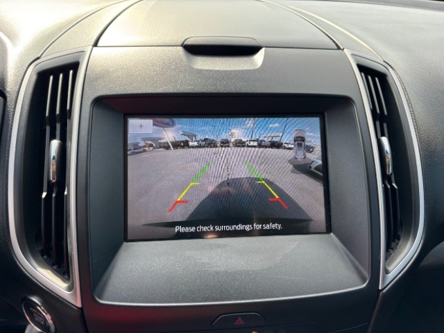 Ford Edge Vehicle Full-screen Gallery Image 11