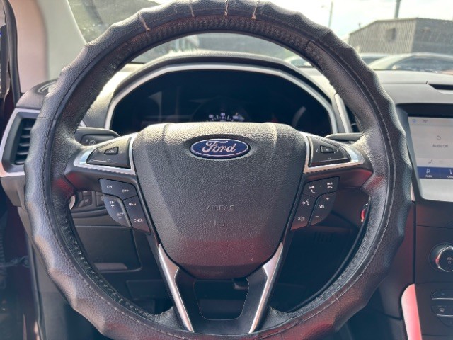 Ford Edge Vehicle Full-screen Gallery Image 12