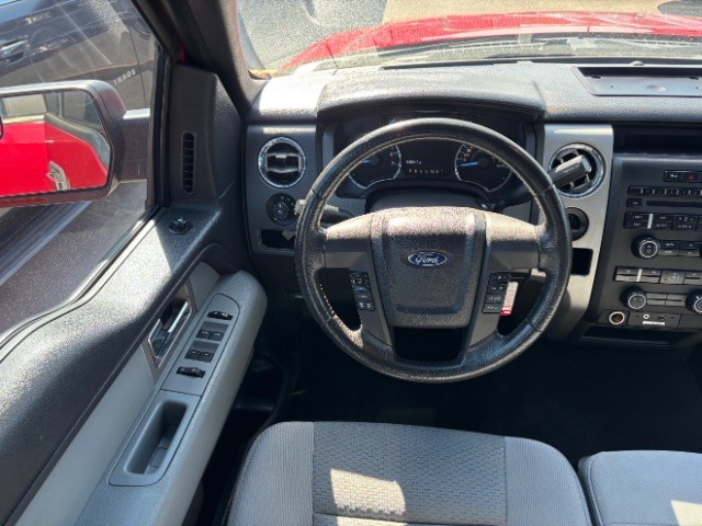 Ford F-150 Vehicle Full-screen Gallery Image 08
