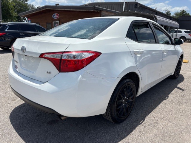 Toyota Corolla Vehicle Full-screen Gallery Image 05
