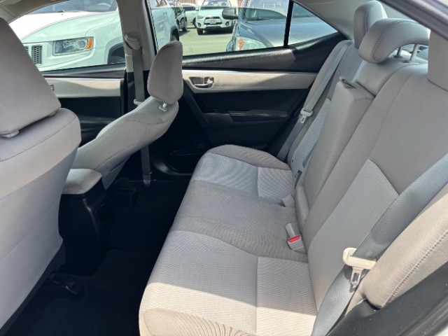 Toyota Corolla Vehicle Full-screen Gallery Image 06