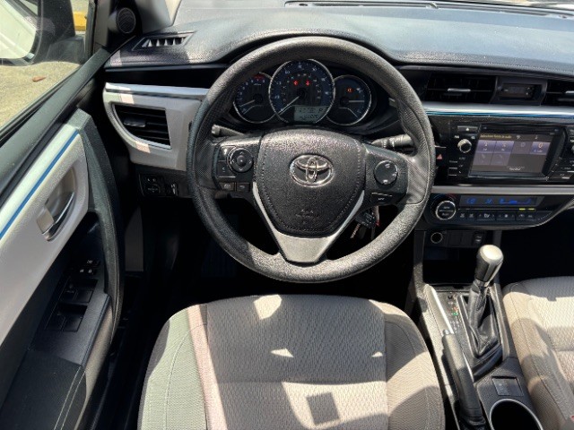 Toyota Corolla Vehicle Full-screen Gallery Image 08