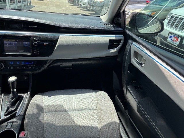 Toyota Corolla Vehicle Full-screen Gallery Image 09
