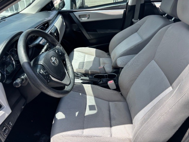 Toyota Corolla Vehicle Full-screen Gallery Image 10