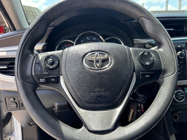 Toyota Corolla Vehicle Full-screen Gallery Image 12