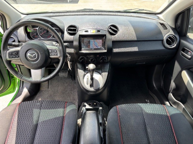 Mazda Mazda2 Vehicle Full-screen Gallery Image 07