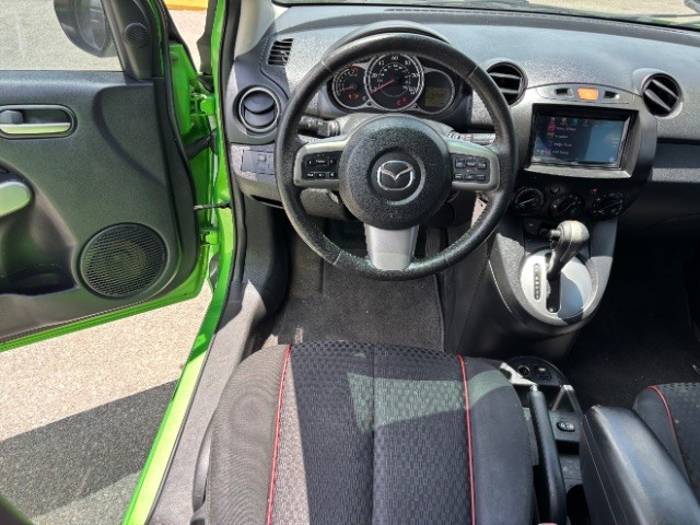 Mazda Mazda2 Vehicle Full-screen Gallery Image 08