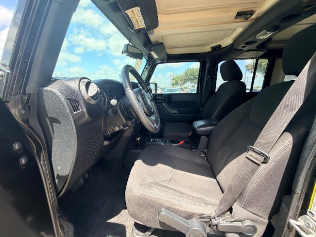 Jeep Wrangler Unlimited Vehicle Full-screen Gallery Image 07