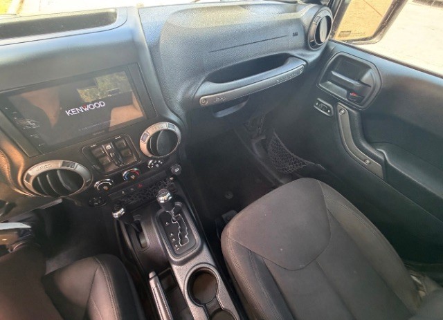 Jeep Wrangler Unlimited Vehicle Full-screen Gallery Image 10