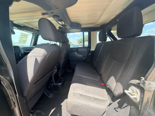 Jeep Wrangler Unlimited Vehicle Full-screen Gallery Image 11