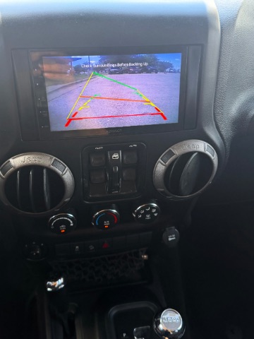 Jeep Wrangler Unlimited Vehicle Full-screen Gallery Image 12