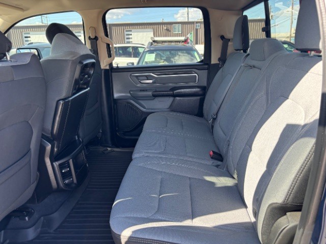 Ram 1500 Vehicle Full-screen Gallery Image 10