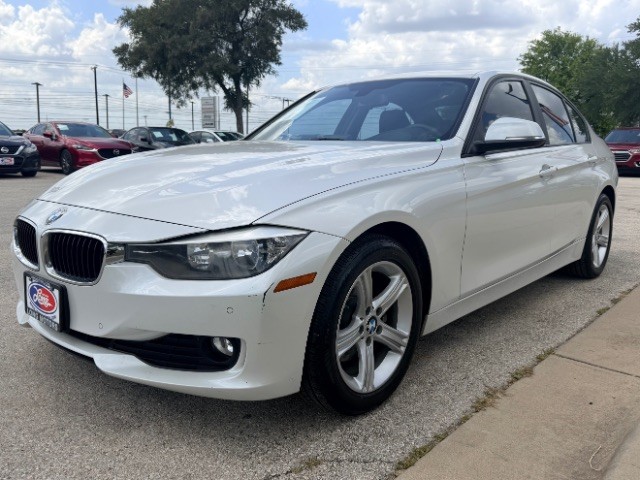 BMW 3 Series Vehicle Full-screen Gallery Image 02