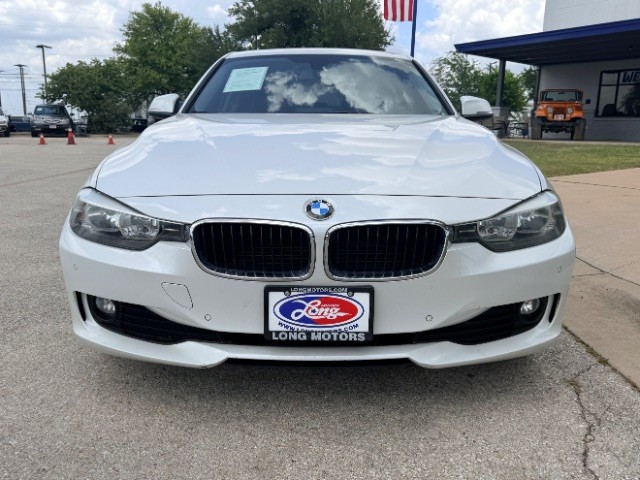 BMW 3 Series Vehicle Full-screen Gallery Image 03
