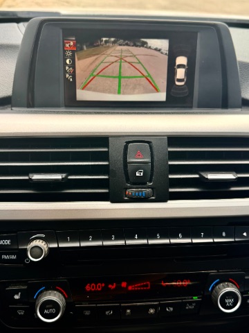 BMW 3 Series Vehicle Full-screen Gallery Image 13
