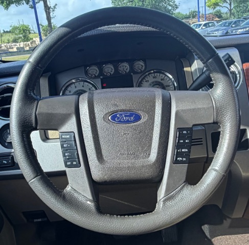 Ford F-150 Vehicle Full-screen Gallery Image 12
