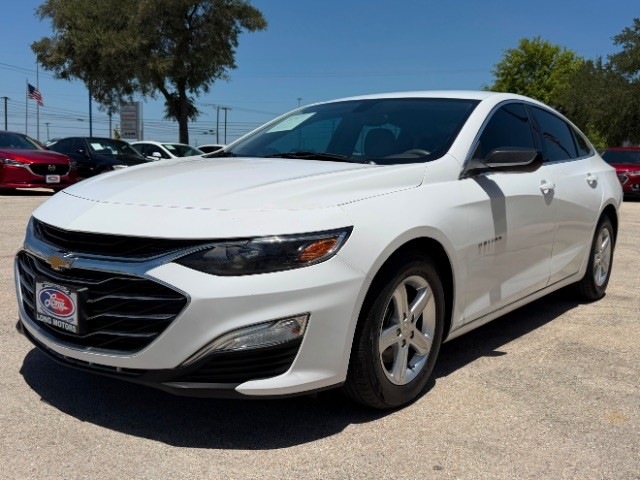 Chevrolet Malibu Vehicle Full-screen Gallery Image 02