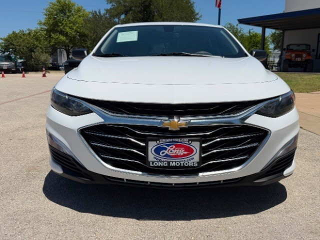 Chevrolet Malibu Vehicle Full-screen Gallery Image 03