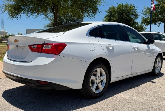 Chevrolet Malibu Vehicle Full-screen Gallery Image 04