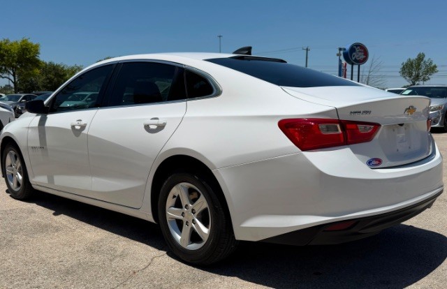 Chevrolet Malibu Vehicle Full-screen Gallery Image 05