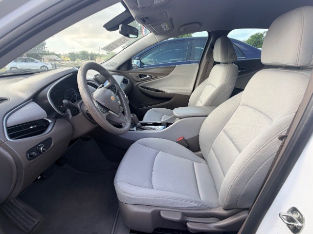Chevrolet Malibu Vehicle Full-screen Gallery Image 07